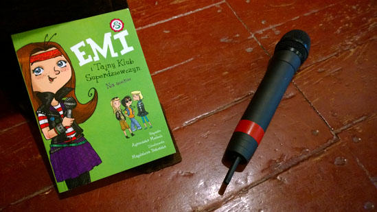 Emi i Tajny Klub Superdziewczyn. Na scenie, Agnieszka Mielech