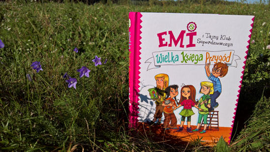 Emi i Tajny Klub Superdziewczym, Wielka Księga Przygód, Agnieszka Mielech