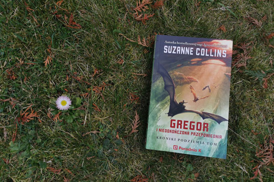 Gregor i niedokończona przepowiednia, Suzanne Collins