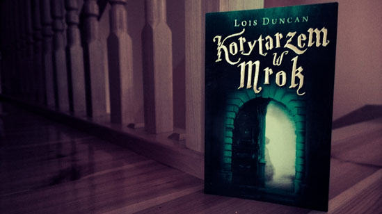 Korytarzem w mrok, Lois Duncan