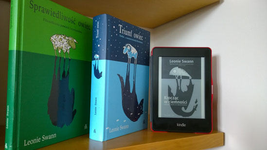 Krocząc w ciemności, Leonie Swann