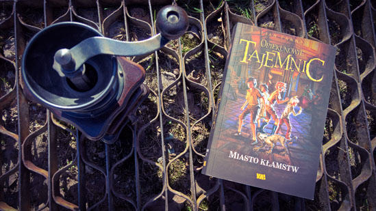 "Opiekunowie tajemnic. Miasto kłamstw", Lian Tanner