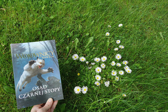 Osąd Czarnej Stopy, Erin Hunter