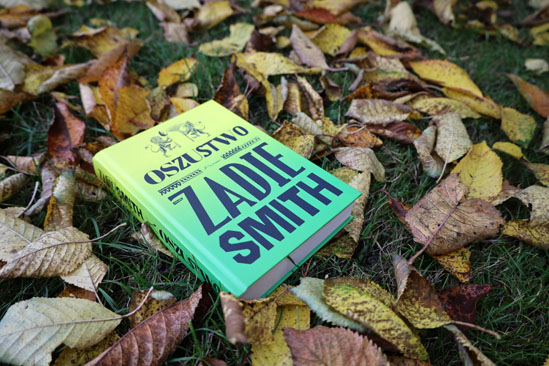 Oszustwo, Zadie Smith