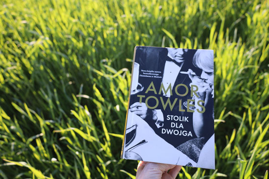 Stolik dla dwojga, Amor Towles