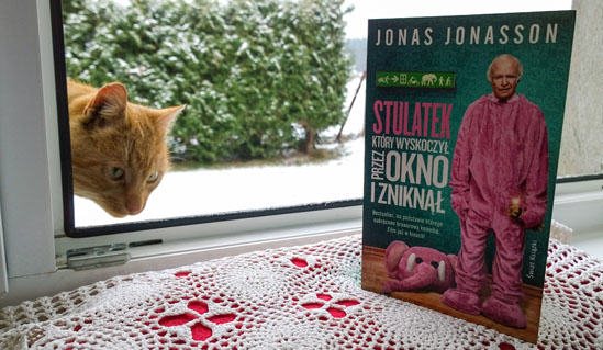 Stulatek, który wyskoczył przez okna, Jonas Jonasson