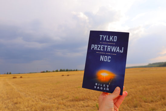 Tylko przetrwaj noc, Riley Sager