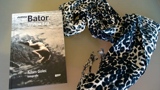Wyspa Łza, Joanna Bator