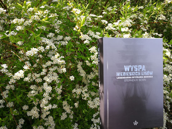 Wyspa niebieskich lisów, Stephen R. Bown