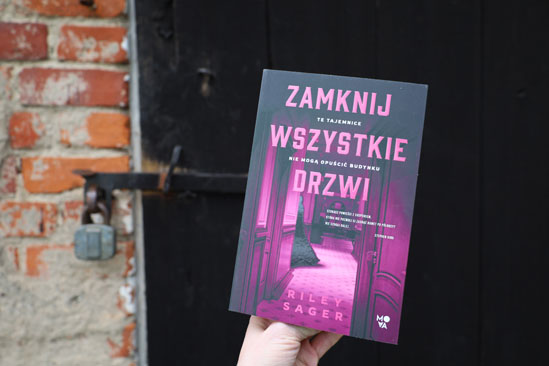 Zamknij wszystkie drzwi, Riley Sager