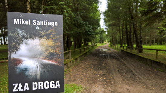 Zła droga, Mikel Santiago