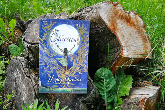 Odwrócone, Hayley Chewins